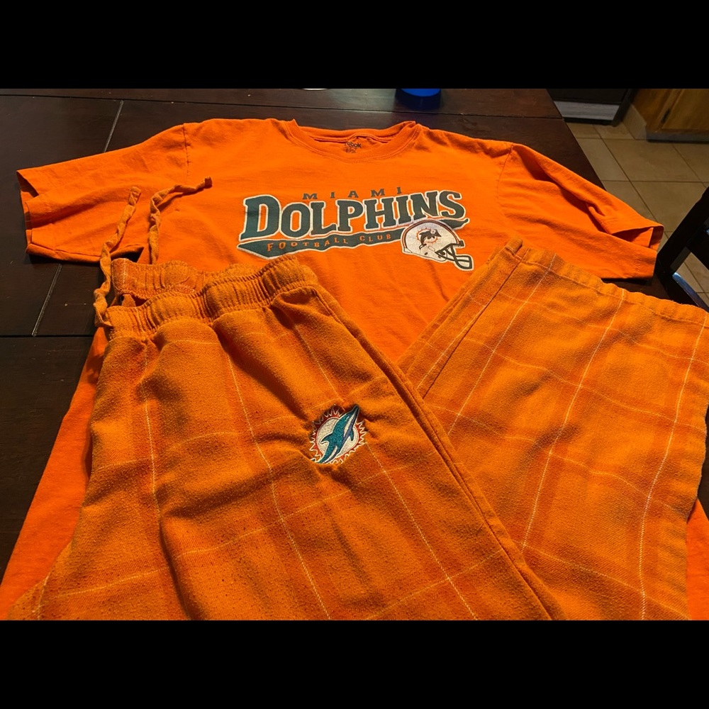 Dolphin set